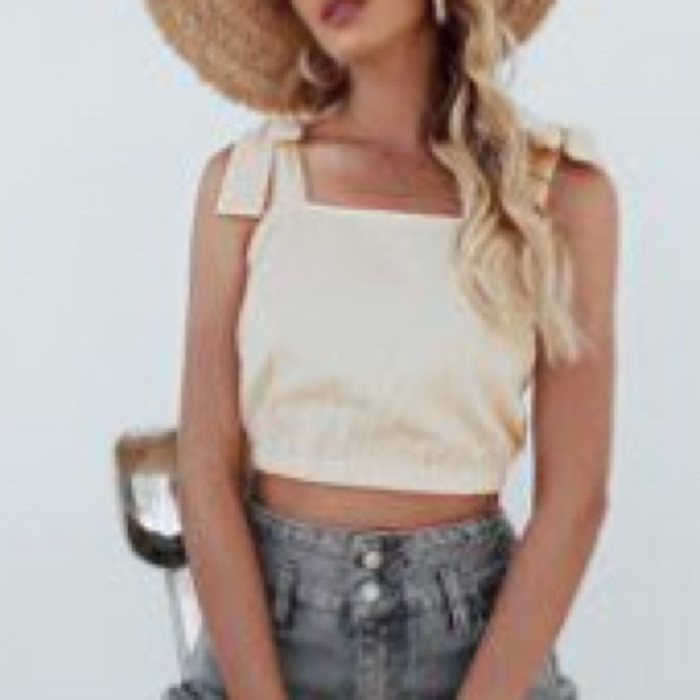 SHEIN Cream Sleeveless Cropped Tank Top